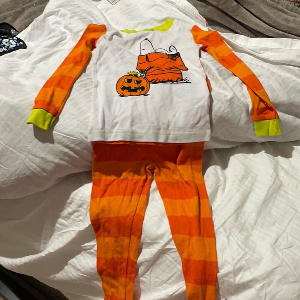 Peanuts Snoopy 4t Halloween pj’s nwot